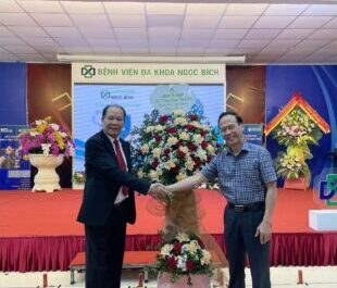 Công ty Anvy tặng hoa chúc mừng lễ kỉ niệm Bệnh viện Đa Khoa Ngọc Bích – Nam Định